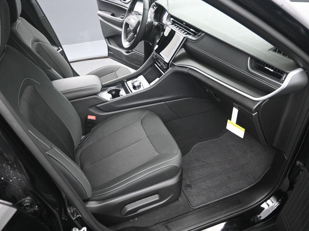 new 2025 Jeep Grand Cherokee L car, priced at $40,349