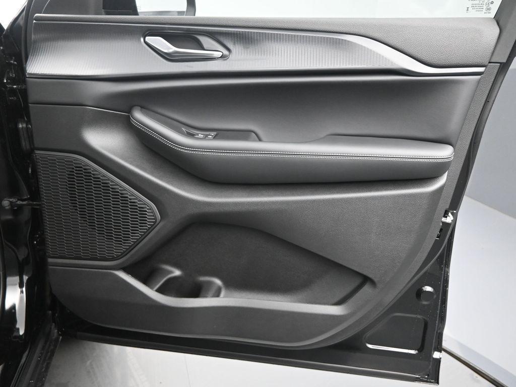 new 2025 Jeep Grand Cherokee L car, priced at $42,349