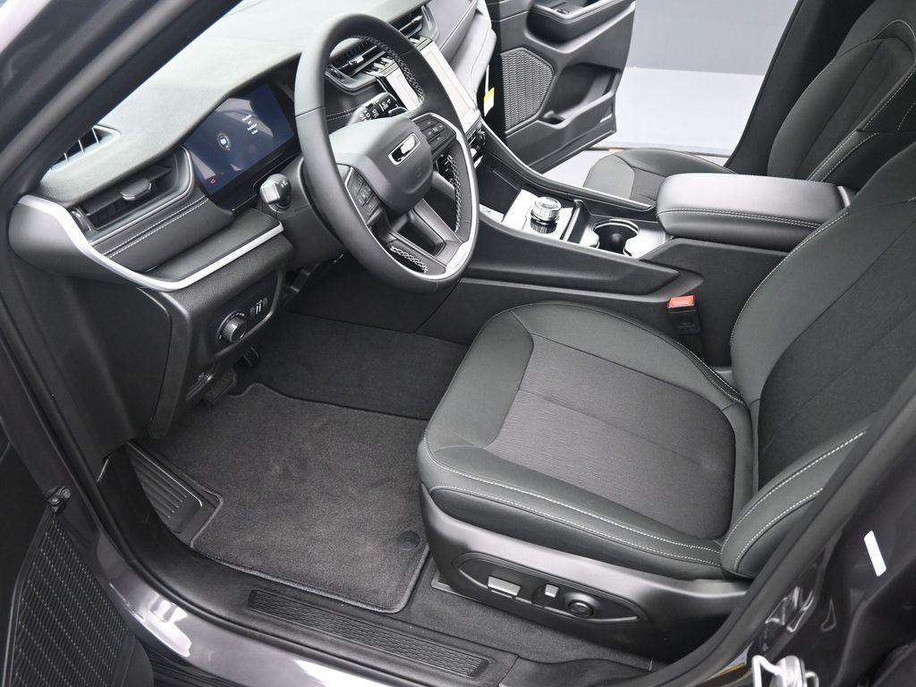 new 2025 Jeep Grand Cherokee L car, priced at $44,904