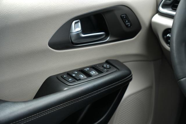 used 2022 Chrysler Pacifica car, priced at $24,253