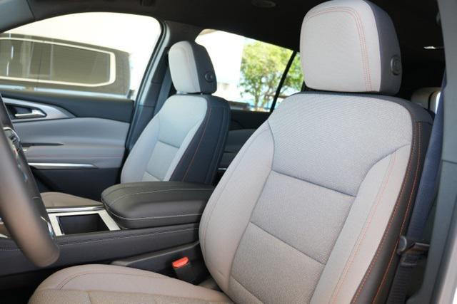 new 2025 Chevrolet Traverse car, priced at $43,120