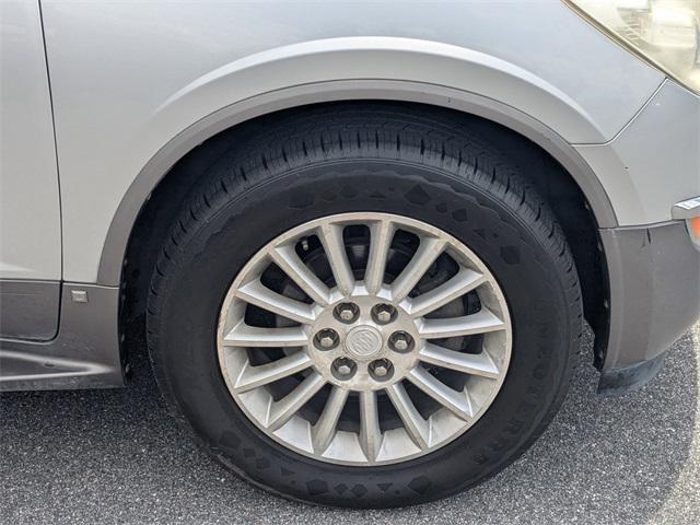 used 2010 Buick Enclave car, priced at $7,000