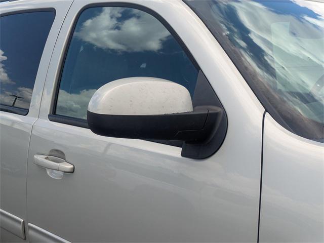 used 2014 Chevrolet Suburban car, priced at $7,500