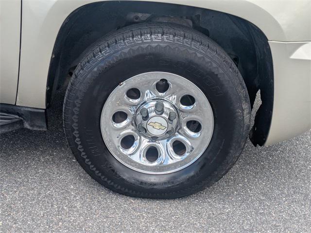 used 2014 Chevrolet Suburban car, priced at $7,500
