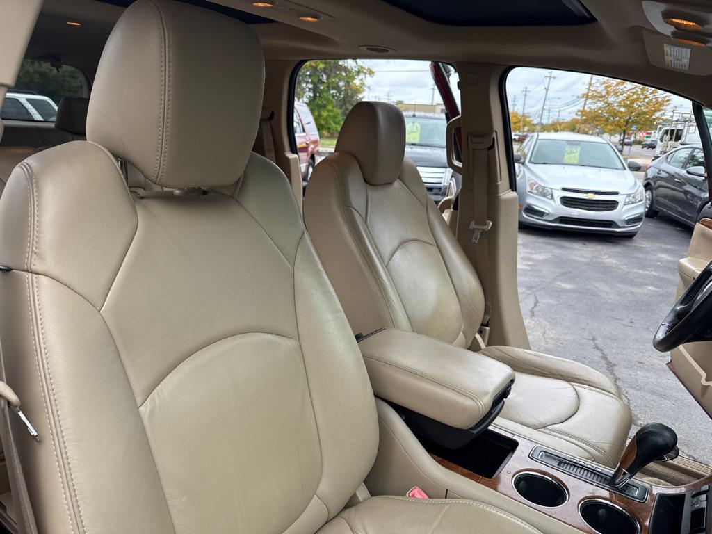 used 2009 Saturn Outlook car, priced at $4,990