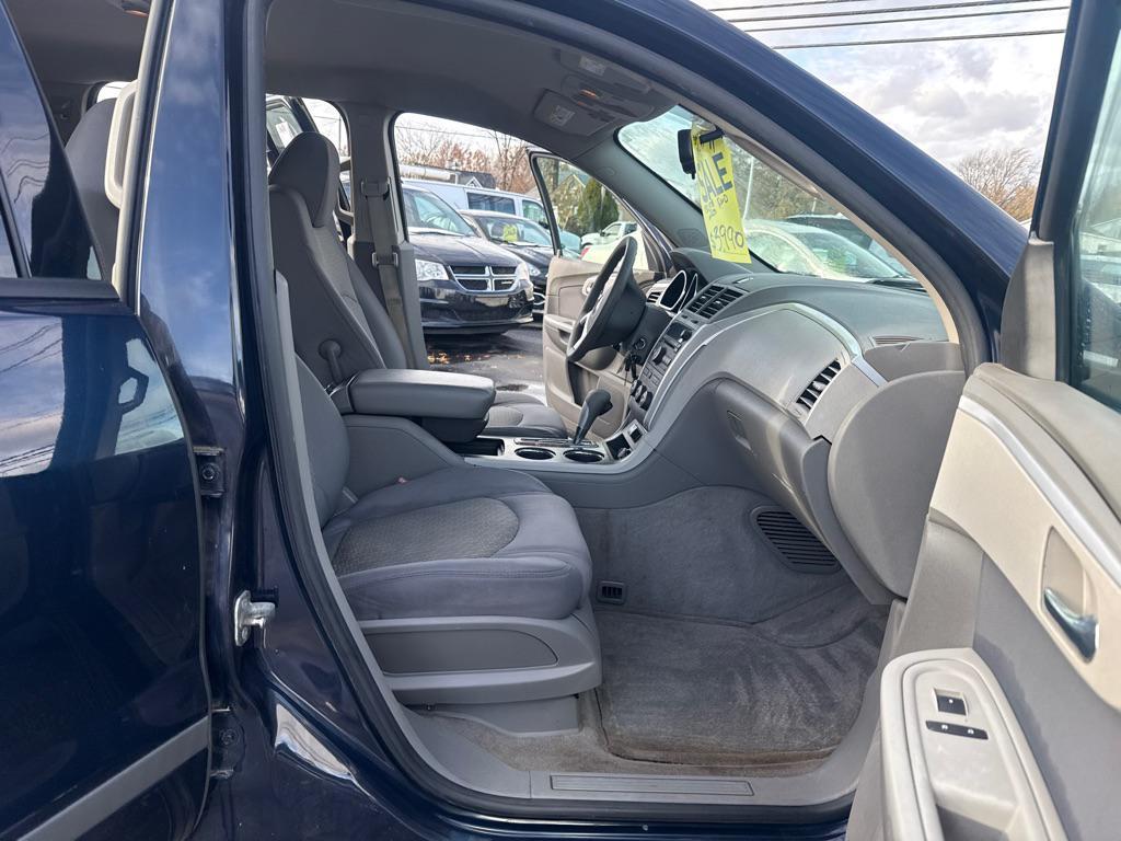 used 2011 Chevrolet Traverse car, priced at $3,590