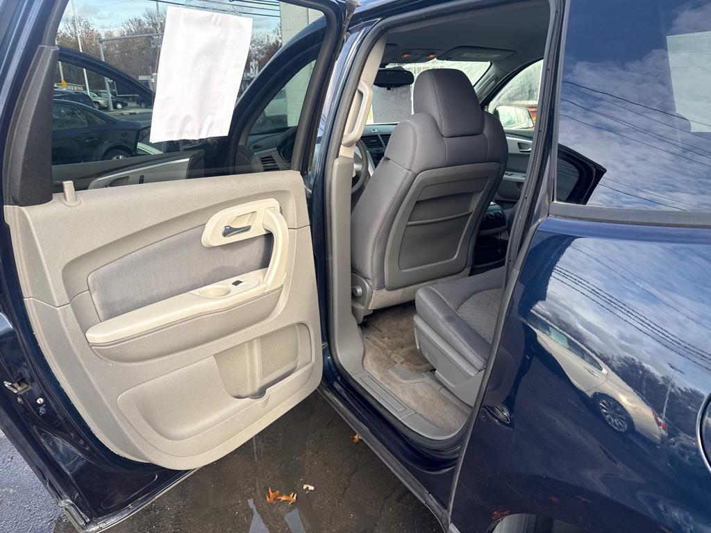 used 2011 Chevrolet Traverse car, priced at $3,590