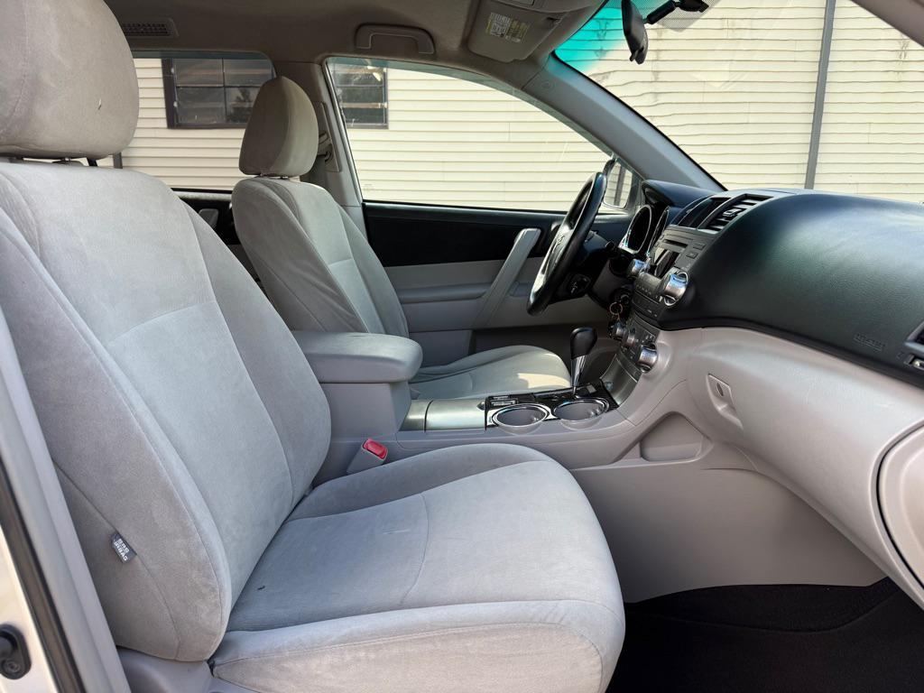 used 2012 Toyota Highlander car, priced at $11,990