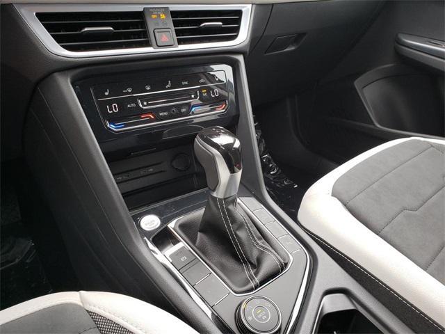 new 2025 Volkswagen Taos car