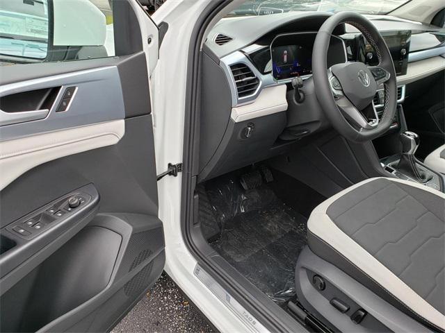 new 2025 Volkswagen Taos car