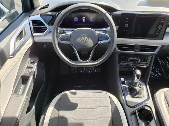 new 2025 Volkswagen Taos car