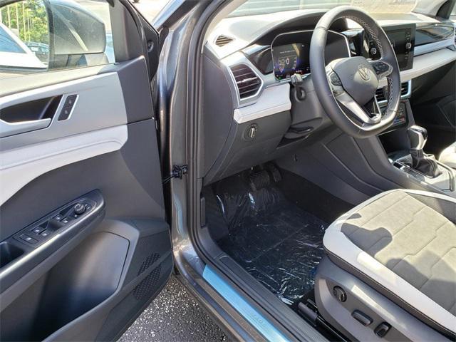 new 2025 Volkswagen Taos car