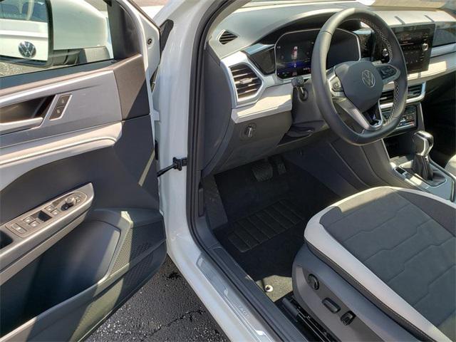 new 2025 Volkswagen Taos car