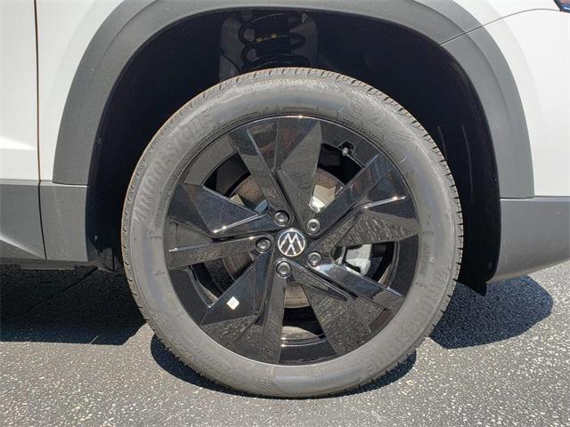 new 2025 Volkswagen Taos car