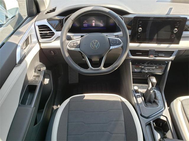 new 2025 Volkswagen Taos car