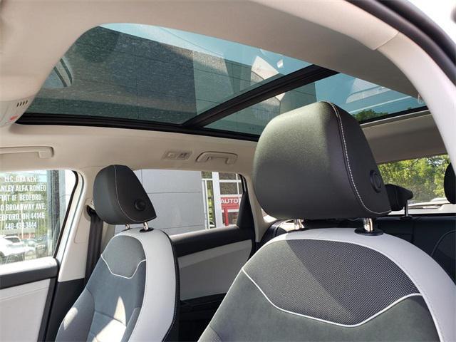 new 2025 Volkswagen Taos car