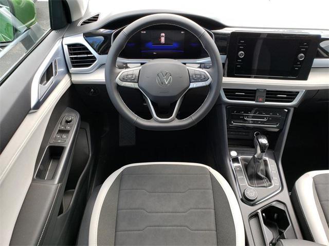 new 2025 Volkswagen Taos car