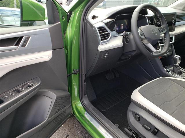 new 2025 Volkswagen Taos car