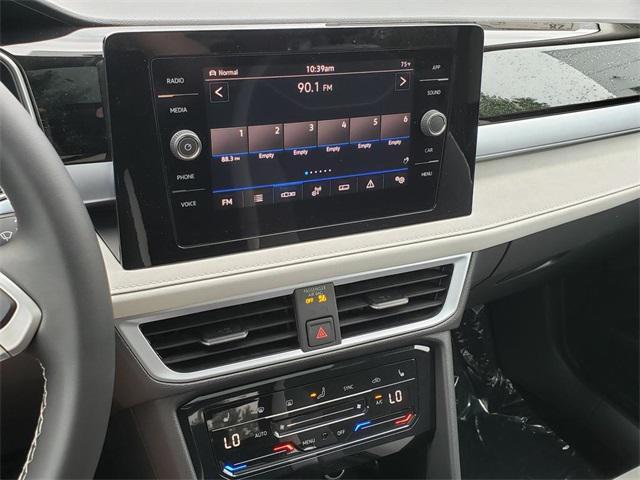 new 2025 Volkswagen Taos car
