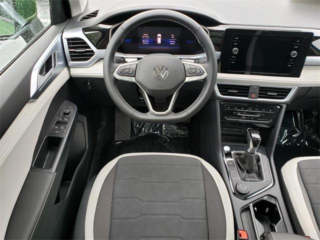 new 2025 Volkswagen Taos car