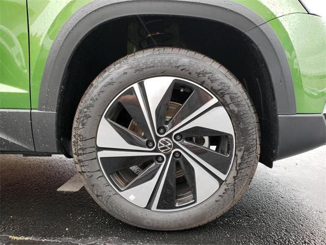 new 2025 Volkswagen Taos car