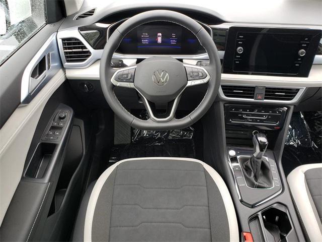 new 2025 Volkswagen Taos car