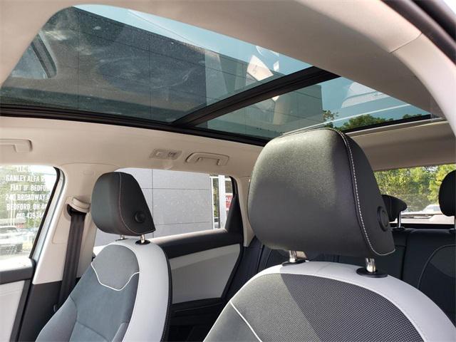new 2025 Volkswagen Taos car