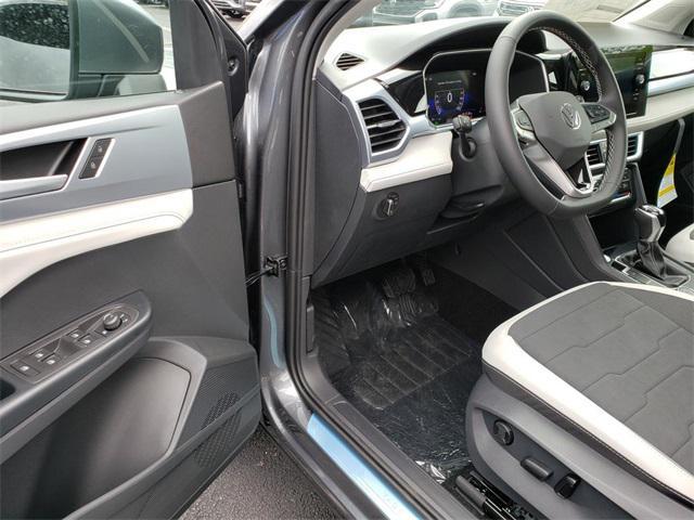 new 2025 Volkswagen Taos car