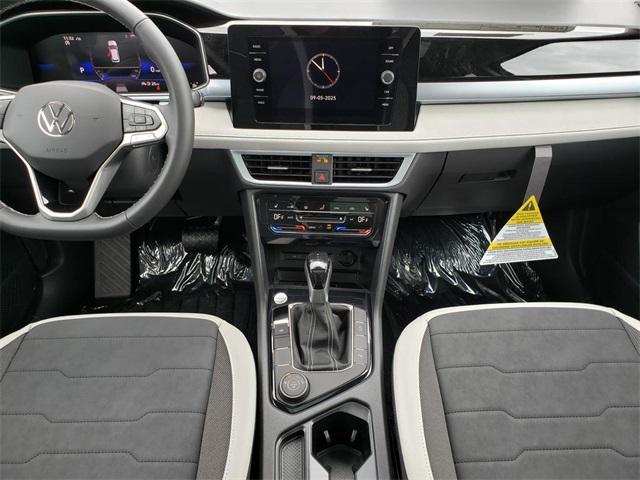 new 2025 Volkswagen Taos car