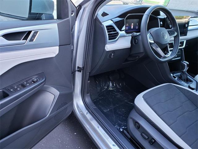 new 2025 Volkswagen Taos car