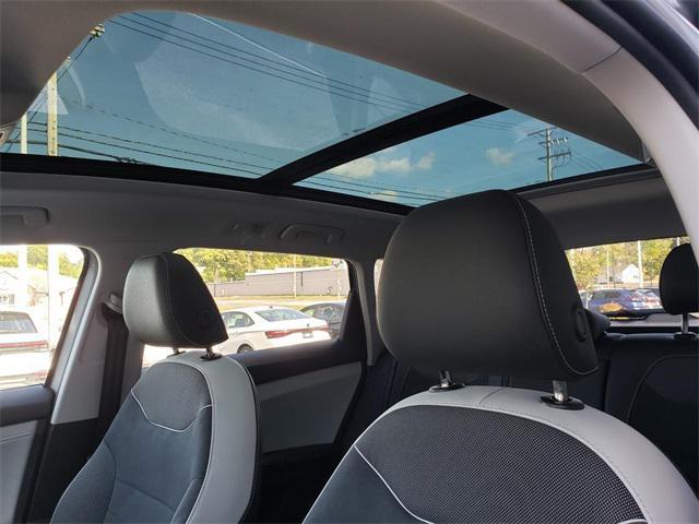 new 2025 Volkswagen Taos car