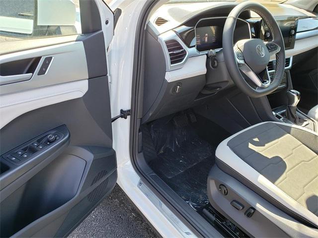 new 2025 Volkswagen Taos car
