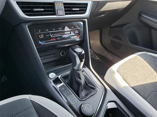 new 2025 Volkswagen Taos car