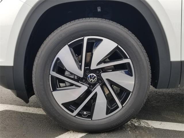 new 2025 Volkswagen Atlas car, priced at $48,426