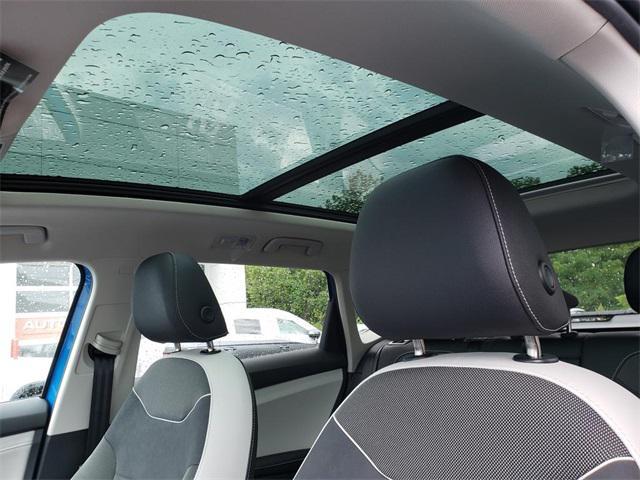 new 2025 Volkswagen Taos car
