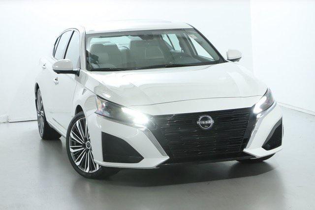 used 2023 Nissan Altima car, priced at $24,889