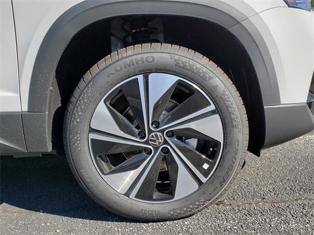 new 2025 Volkswagen Taos car