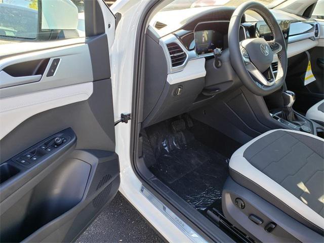 new 2025 Volkswagen Taos car