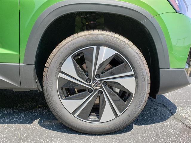 new 2025 Volkswagen Taos car