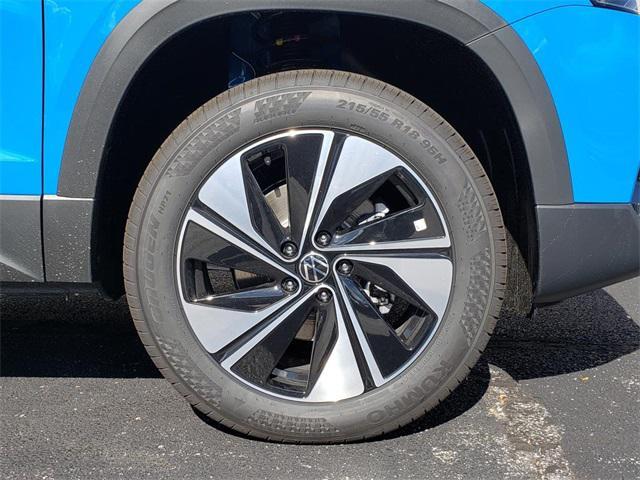 new 2025 Volkswagen Taos car