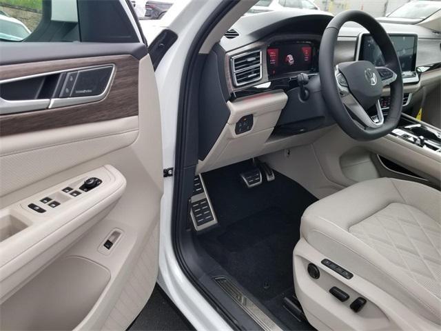 new 2025 Volkswagen Atlas car, priced at $54,667