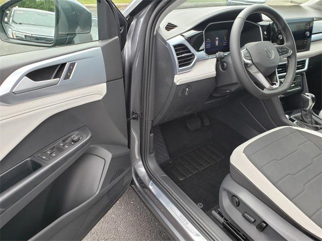 new 2025 Volkswagen Taos car