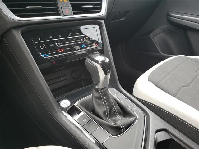 new 2025 Volkswagen Taos car