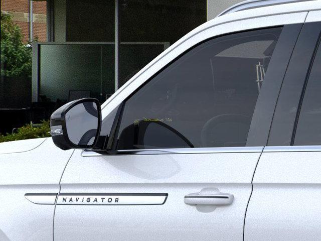 new 2025 Lincoln Navigator car, priced at $103,495