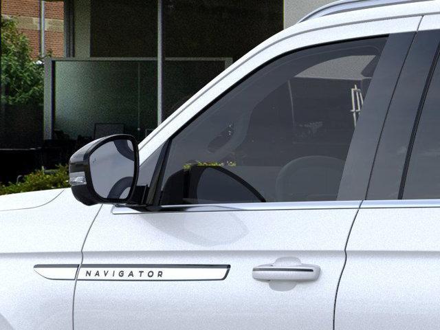 new 2025 Lincoln Navigator car, priced at $106,325