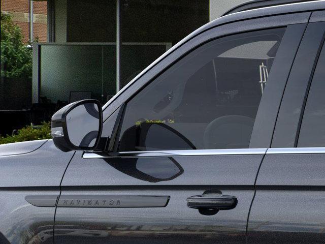 new 2025 Lincoln Navigator car, priced at $109,675