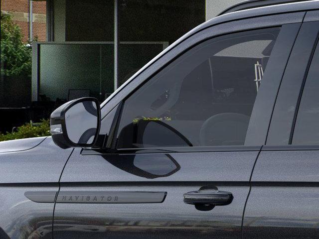 new 2025 Lincoln Navigator car, priced at $105,440