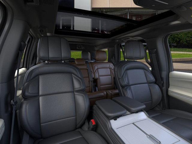 new 2025 Lincoln Navigator car, priced at $106,885