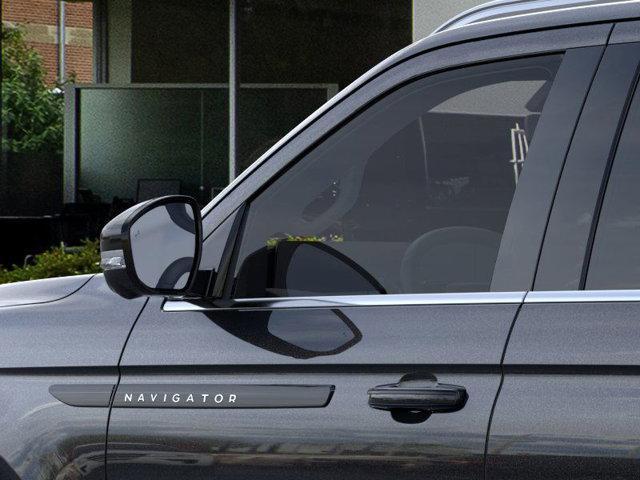 new 2025 Lincoln Navigator car, priced at $118,435