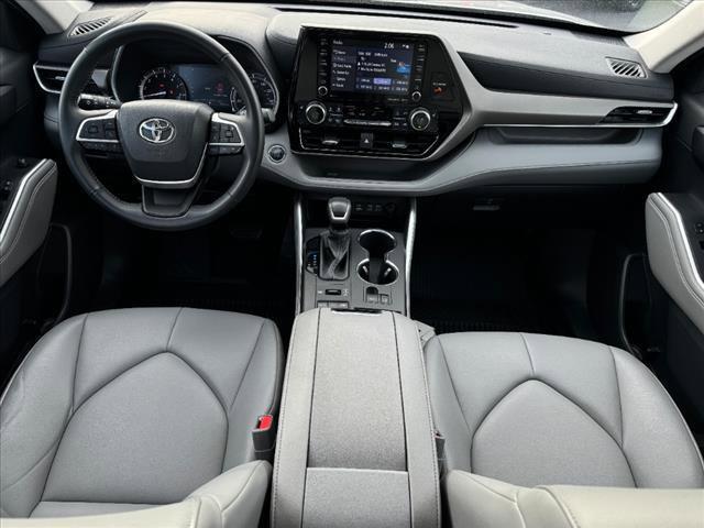 used 2022 Toyota Highlander car, priced at $34,726